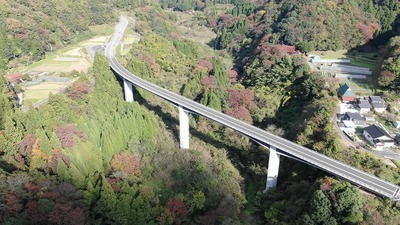 邑智大橋の空撮動画です（外部サイト）