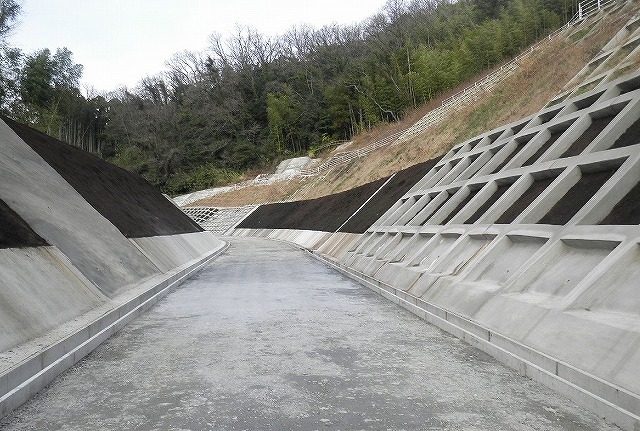 所長表彰優良工事のはまだ中央地区17号道路工事の写真