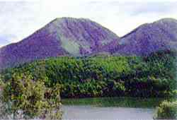 浮布池と三瓶山