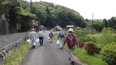 ひたすらゴミ拾い