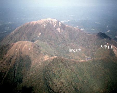 室の内全景