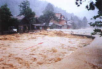 平成3年9月の銚子川洪水状況写真（隠岐郡隠岐の島町）