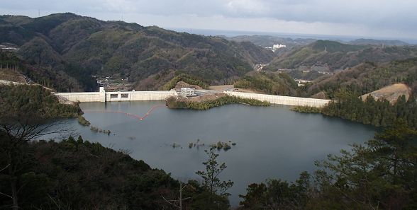 試験湛水状況、平成28年１月21日状況写真、貯水位100．15メートル