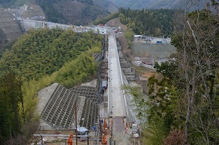 鞍部ダム、平成２６年３月施工状況（１）