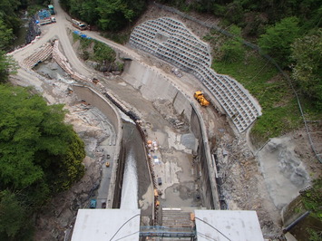 浜田ダム再開発工事、施工状況、平成２７年４月、減勢工