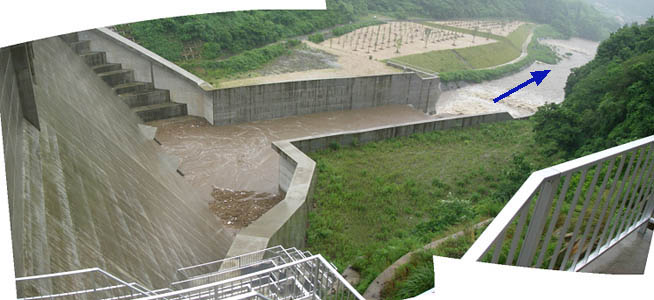 写真：ダム下流側（減勢工）