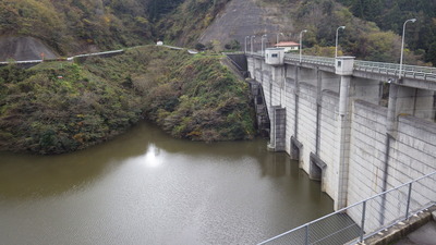 上流側から見た今日の御部ダムの写真です。