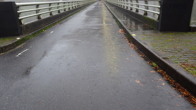 水浸しになった天端道路の写真です