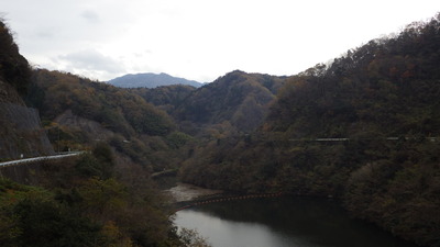 雨が降り出した今日午後のみやび湖の写真です。