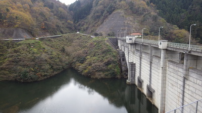 雨が降り出した今日午後の御部ダムの写真です。