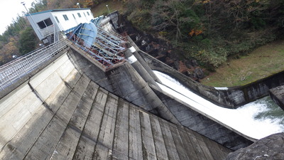 木都賀ダム放流中の写真その３です