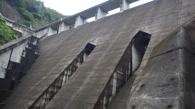 流量計室から見た御部ダムの写真です