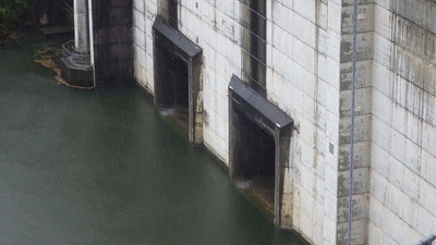 本日の御部ダム常用洪水吐きの写真です。