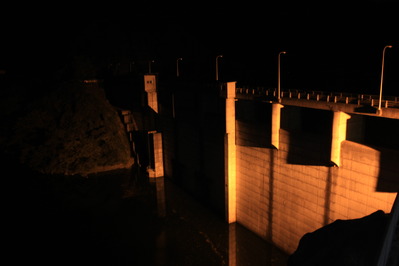 ９月28日夜の御部ダムの写真です