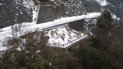 雪のパノラマ御部ダムの写真その１です