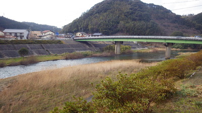 三隅川の河川敷の写真です