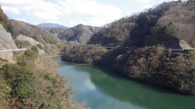 午後の日差しを浴びた今日のみやび湖です。