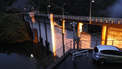 夜の御部ダムです