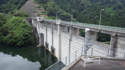 ７月２６日の御部ダムの全景です。