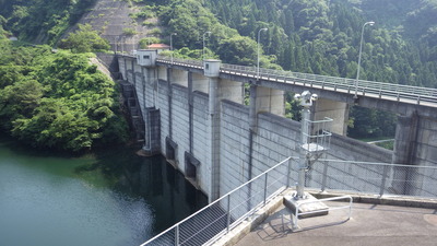 ８月１日の御部ダムの全景です。