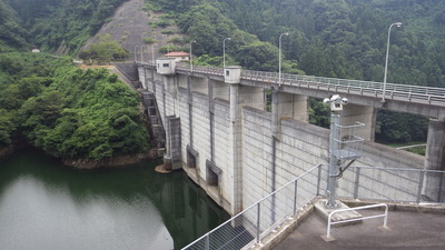 ８月１５日の御部ダムの全景です。