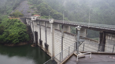 ８月１６日の御部ダムの全景です。