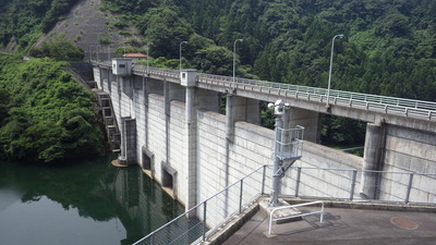 ８月２日の御部ダムの全景です。