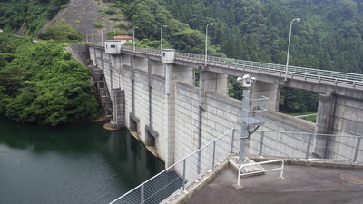 ８月３日の御部ダムの全景です。