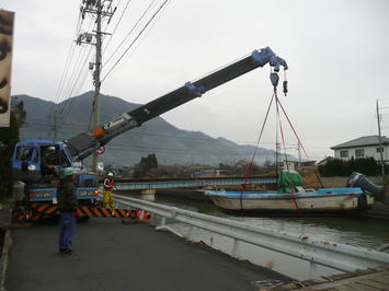 簡易代執行電鉄橋下船舶写真