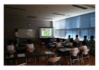 室内での防災学習会の様子