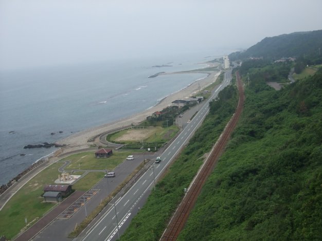 空港誘導路から東を望む７月