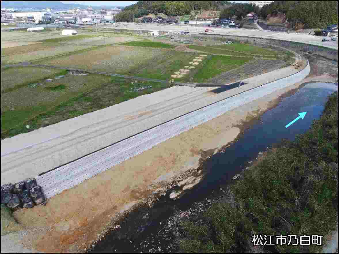 乃白町地内を流れる忌部川