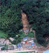 急傾斜地の崩壊の写真