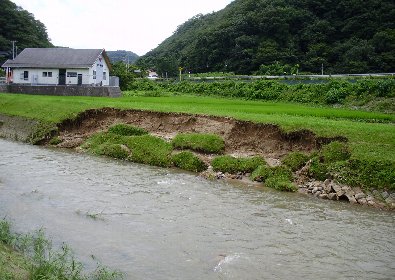 湯里川の河川災害状況