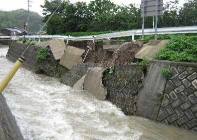 大久川の河川災害状況