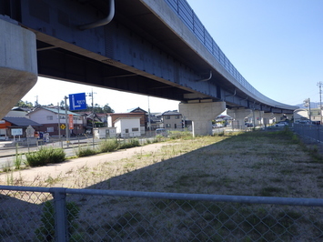 だんだん道路高架下の様子