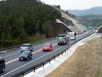 開通直後の久城町地内