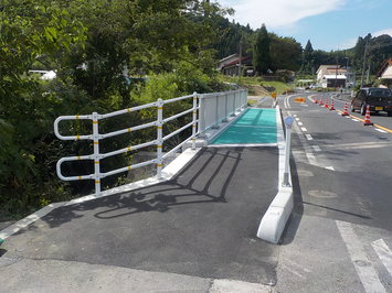 張出歩道設置工事完了時