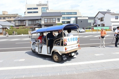 トゥクトゥクに乗車