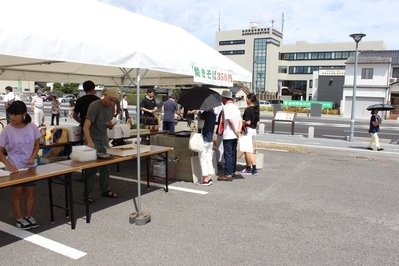 地元商店街による出店