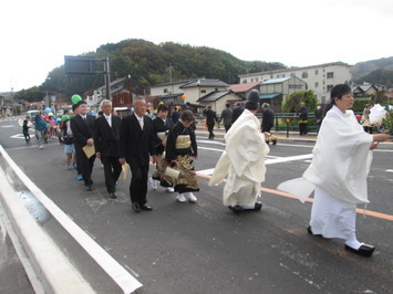 希望橋の渡り初めの写真