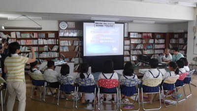 配付資料による学習状況の写真