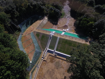 上空から移した奥原ため池の完成状況