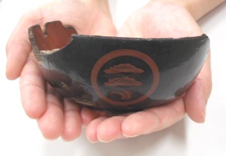 松江城三之丸で出土した漆器椀