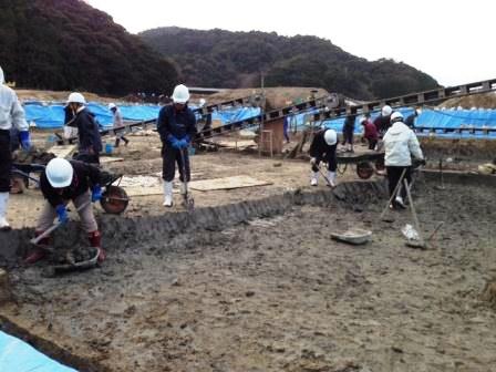 古屋敷遺跡の調査風景