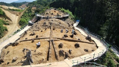 郭2の全景