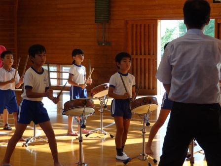 和太鼓ワークショップ（窪田小学校）写真