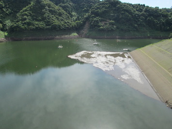 スサノオ大橋からスタート方向を見たダム湖水位