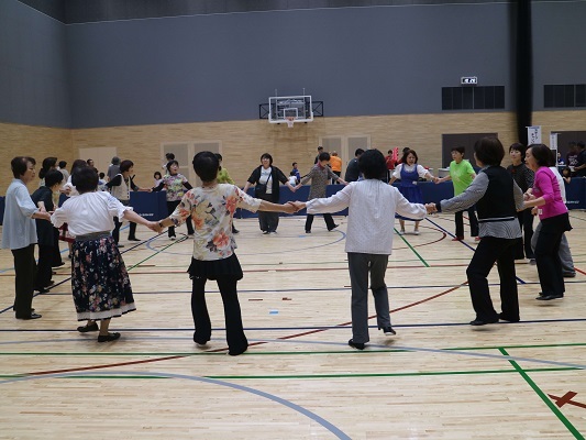 フォークダンスの様子