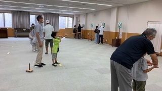 スポーツウエルネス吹矢の様子